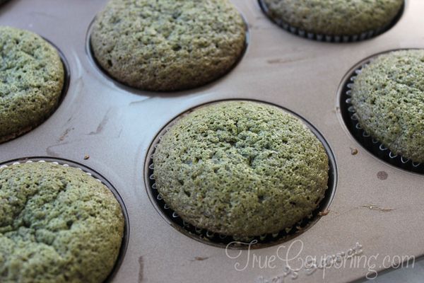 Green-Velvet-Cupcakes-in-Pan
